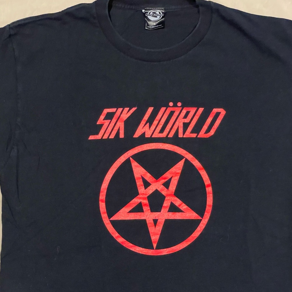 Vintage Sik World Black with Red Pentagram Graphic Tee Motley Crue -L
Y2K